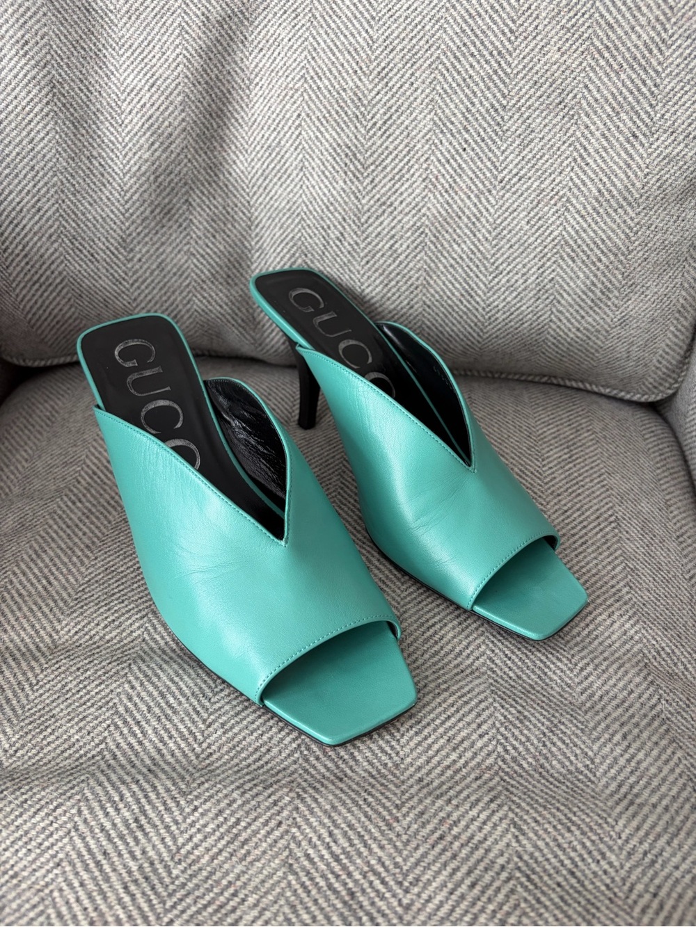 Gucci Teal Leather V-Cut Open Square Toe Mules